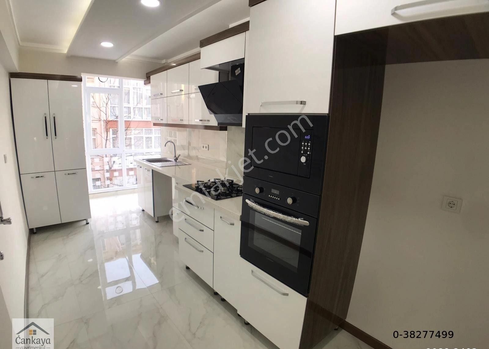Çankayadan Çetin Emeç-hakimevi Yakını Mantolamalı Orta Katta 3+1 Ultra Lüx Güney Kombili Otoparklı