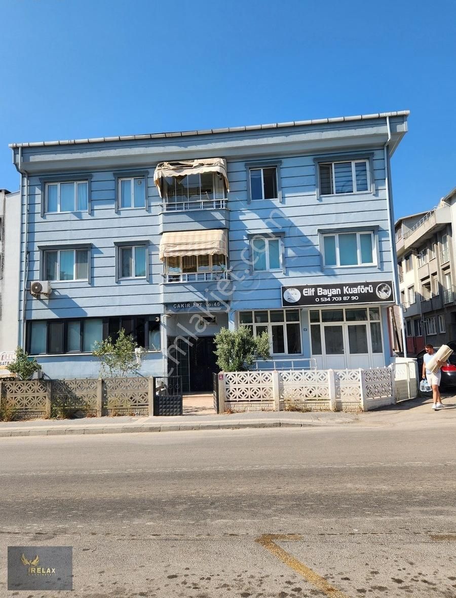 İhsaniye Mahallesi Cadde Üzerinde Kiralık 2+1 Eşyalı Daire