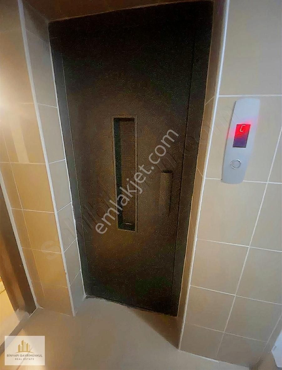 Yeni Bina'da Parseller Metro Dibi 2+1 Net 90 M2 Full Masrafsız