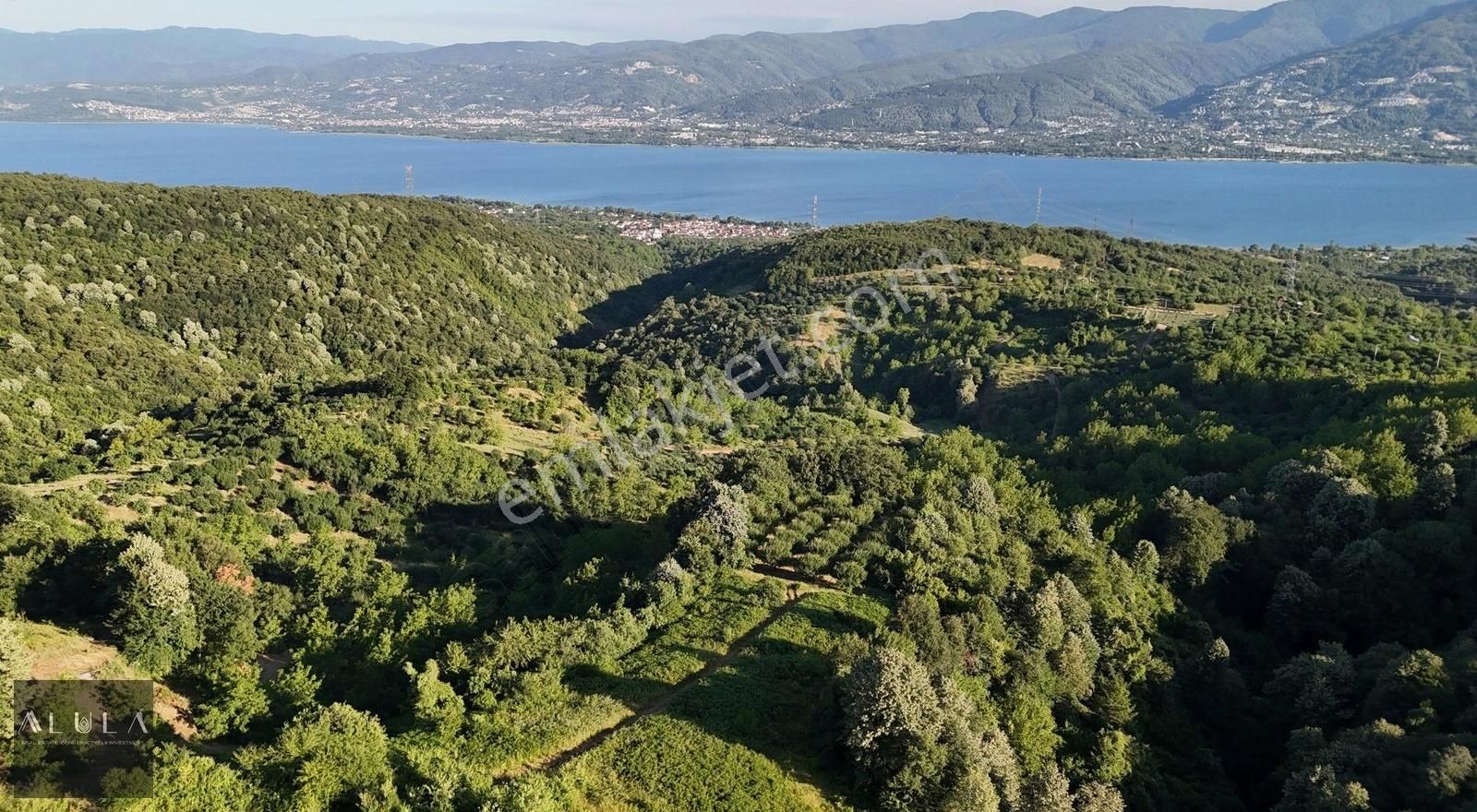Kartepe Yenieşme Satılık 1.536m2 %5 İmarlı Göl Manzaralı Tarla