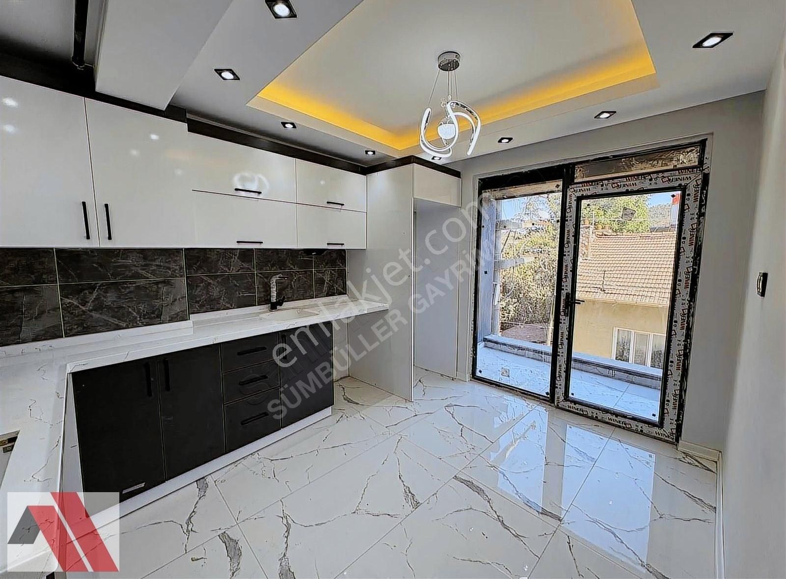 Sümbüller'den Cadde Yakını Katta Tek Daire Modern 2+1 Daire
