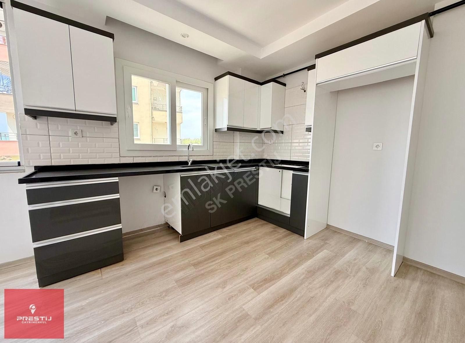 Çarkıparede-stadyum Yanı-3+1 Giyinme Odalı Satılık Daire