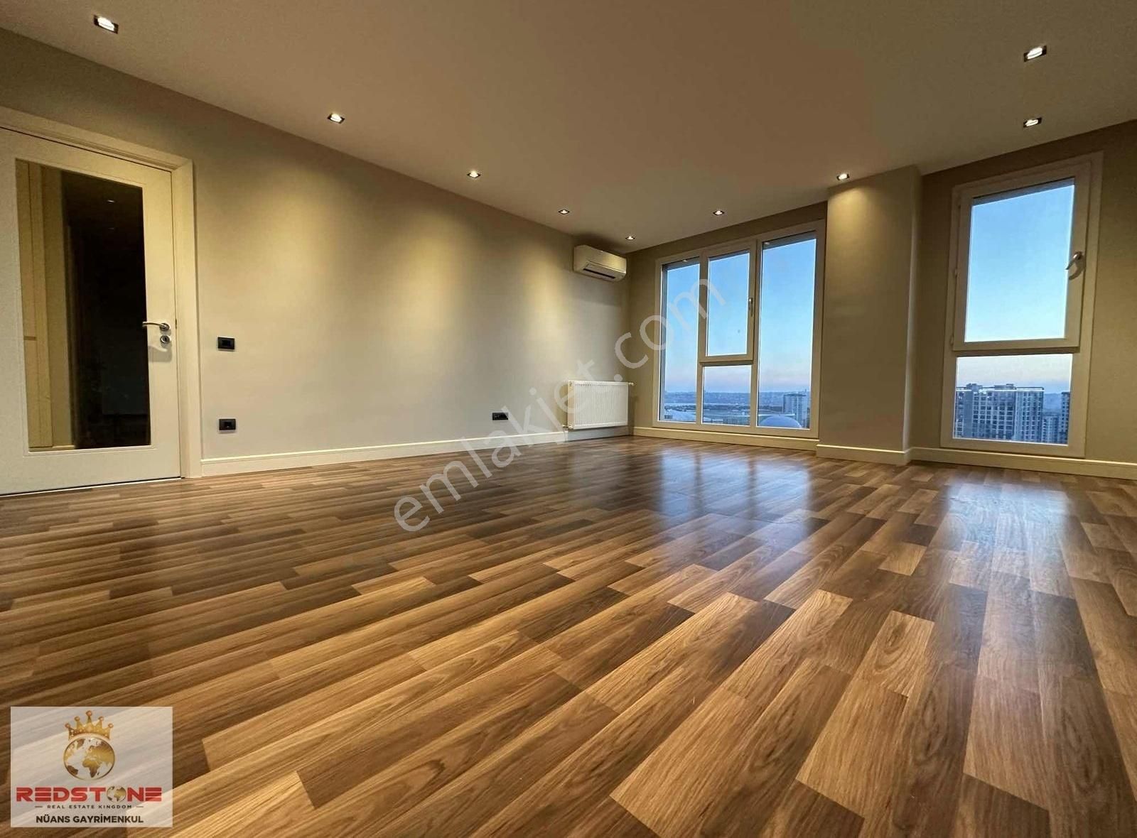 Meydan Halkalı Site Aile Blok Göl Manzara Kiralık 3+1 Daire