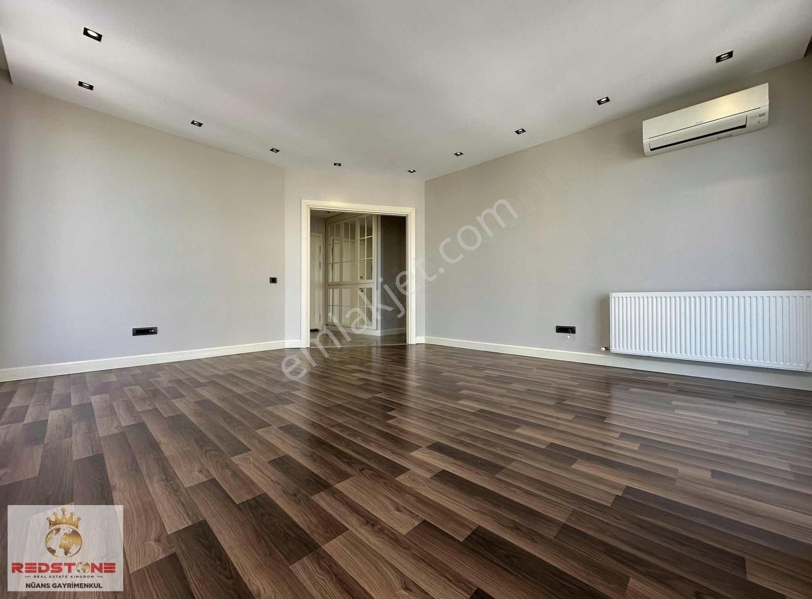 Meydan Halkalı Site Aile Blok Balkon Ebv Banyo Satılık 2+1 Daire