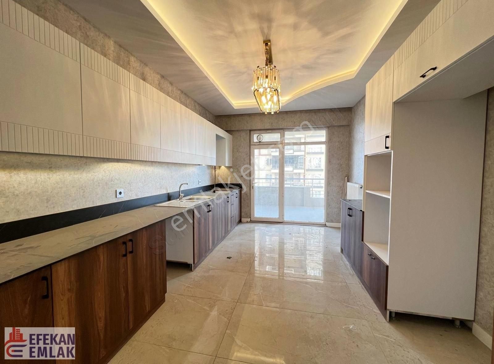 Efekan Emlaktan Kiralık Bakımlı 3+1 Daire Karataş Merkez De