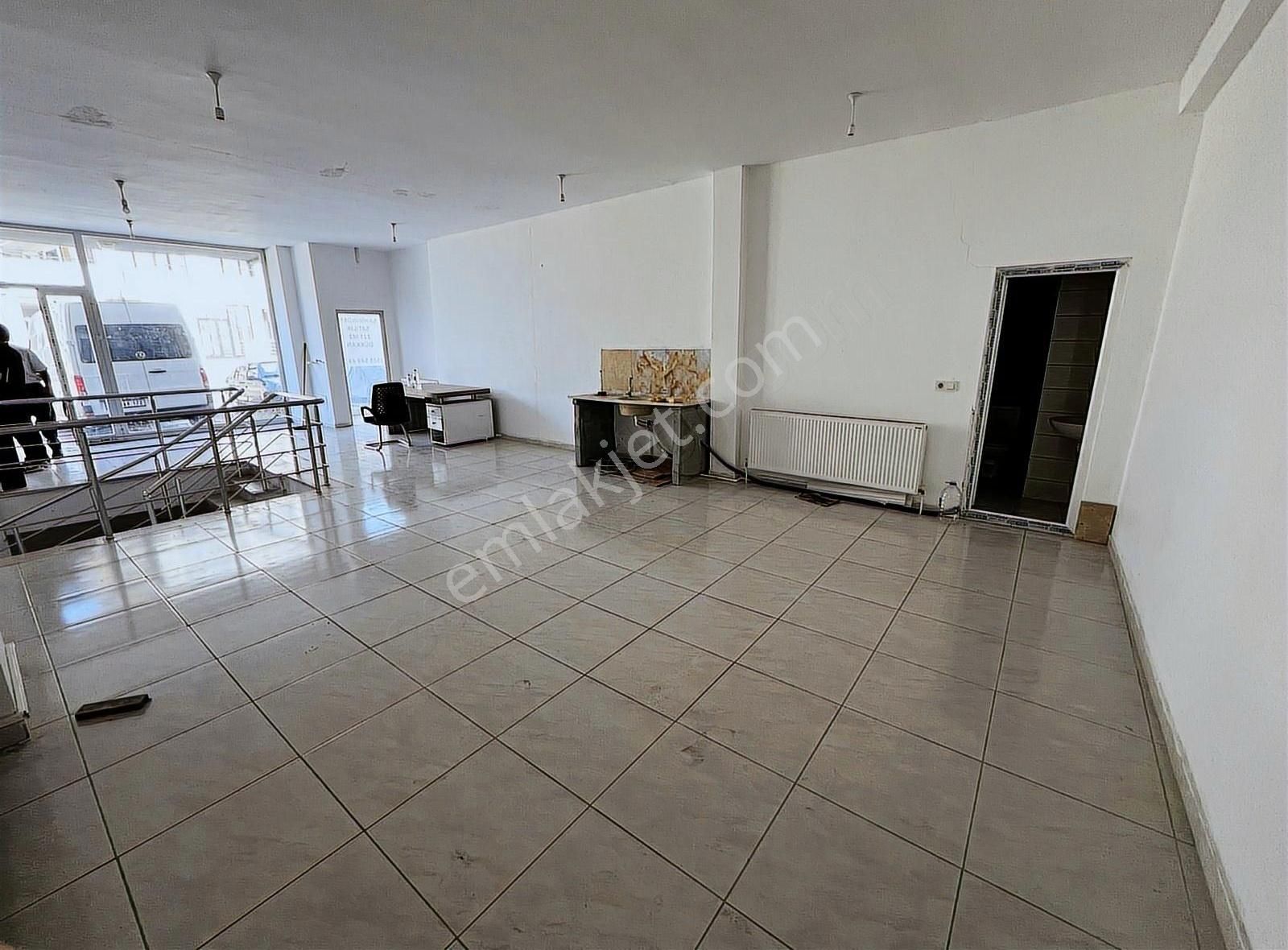 Grand Anatolia Yanı 221 M² Cadde Cepheli Satılık Dükkan