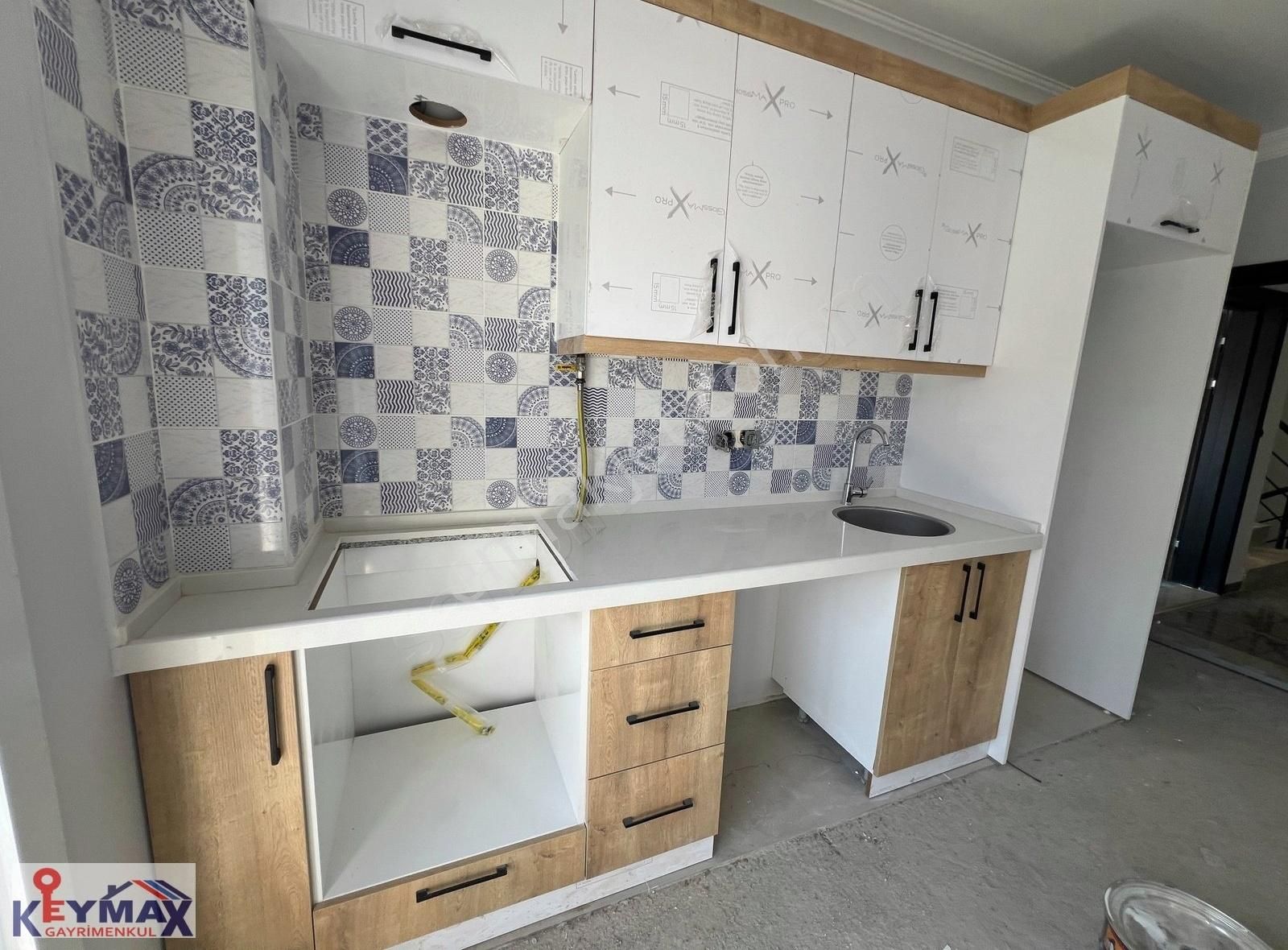 Çiğlinin Tam Merkezinde Satılık Sıfır 2+1 Balkonlu Arakat Daire