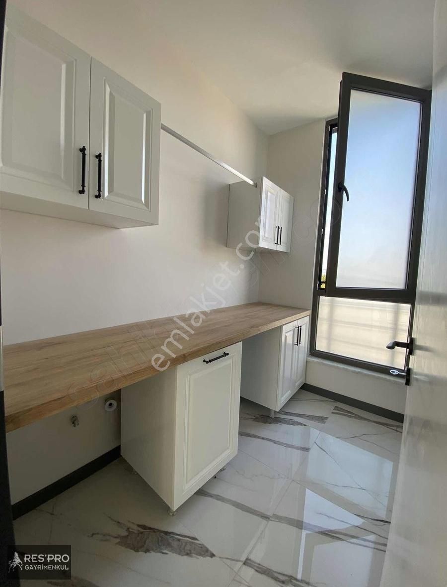 Respro Dan Eğribucak Cadde Üstü Satılık Villa - Görsel 13