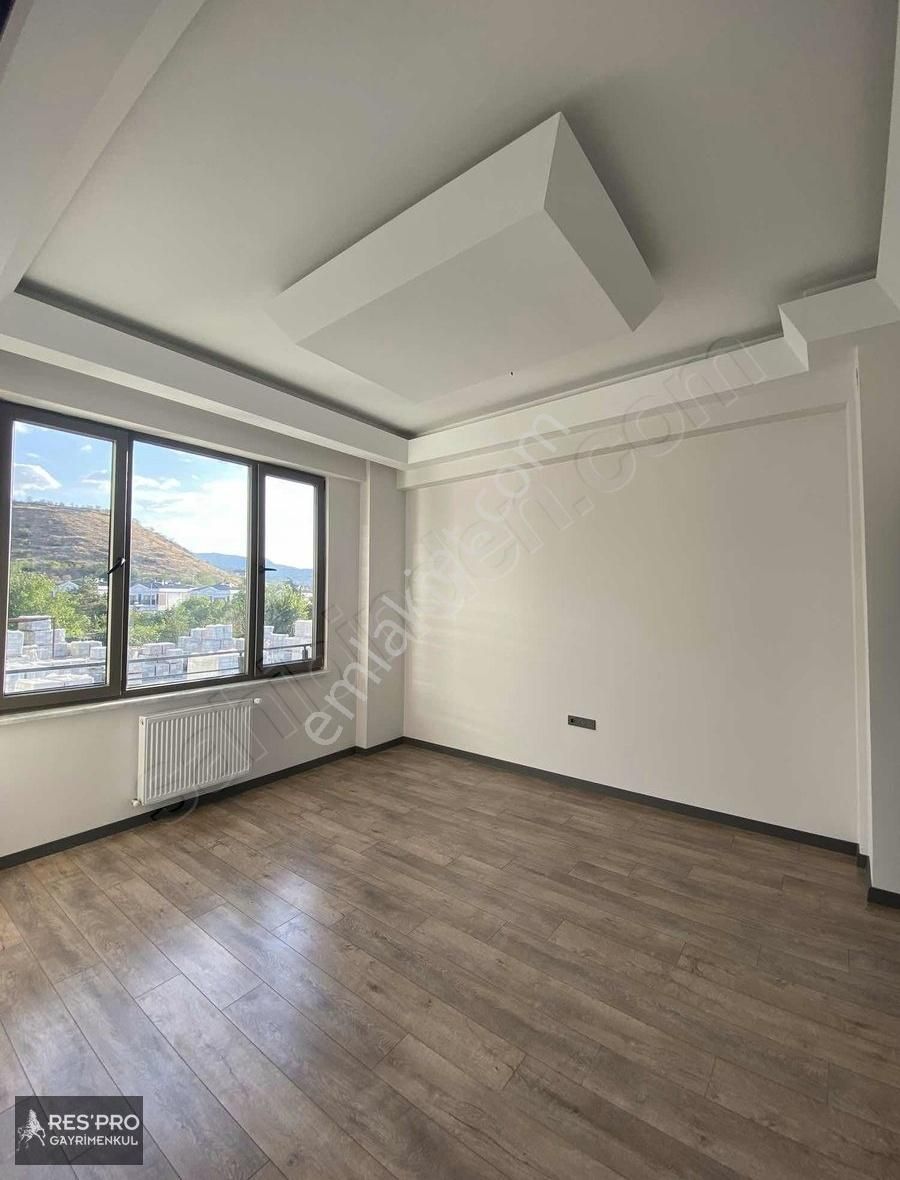 Respro Dan Eğribucak Cadde Üstü Satılık Villa - Görsel 3