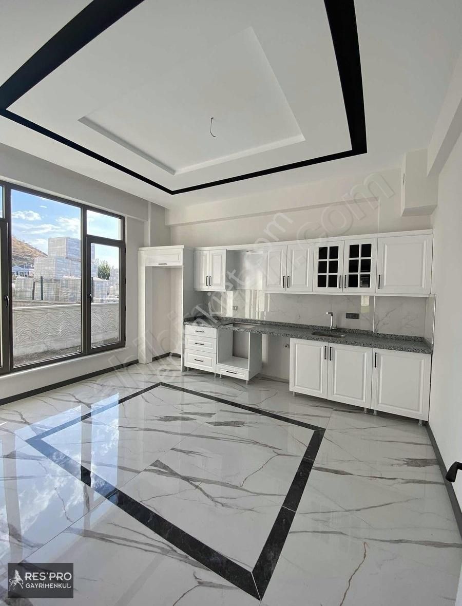 Respro Dan Eğribucak Cadde Üstü Satılık Villa - Görsel 14