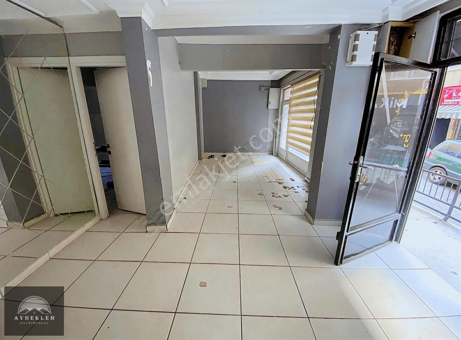 Söğütlüçeşme Meydan'da Yüksek Giriş Kiralık Dükkan