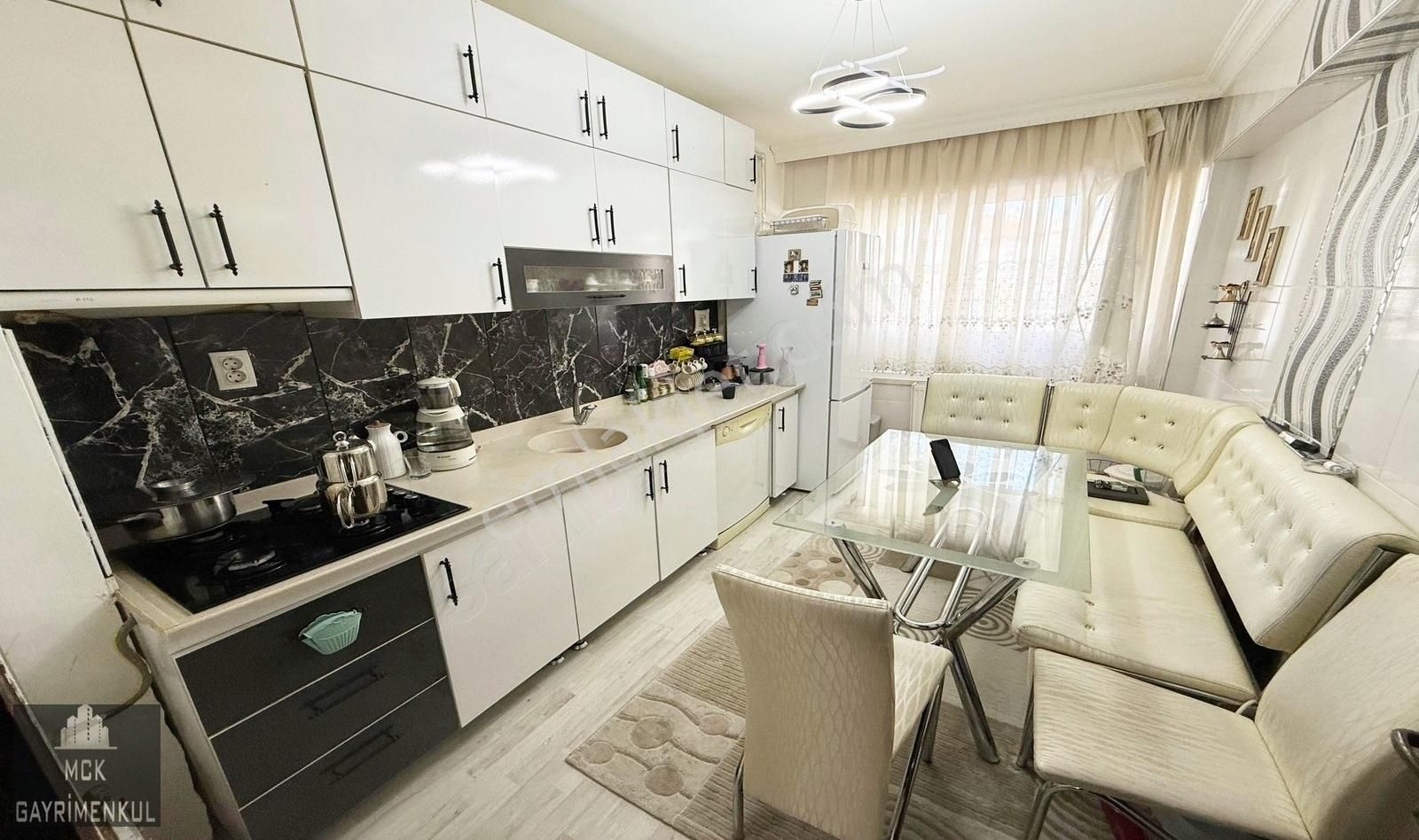 Mck Gayrimenkul'den Merkezi Lokasyon'da Giriş Kat 2+1 Daire