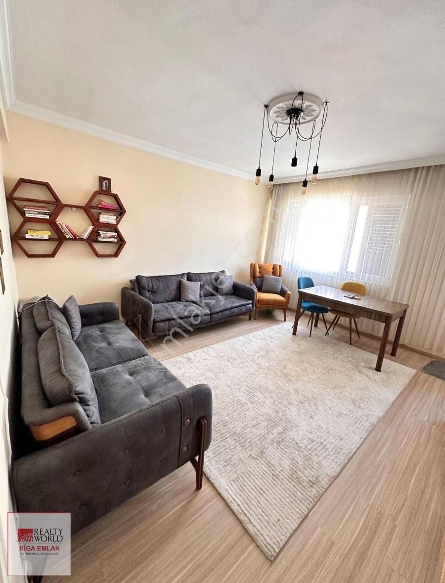 Gündoğdu Mh Tranvaya Yürüme Mesafesinde 2+1 Katta Satılık Daire
