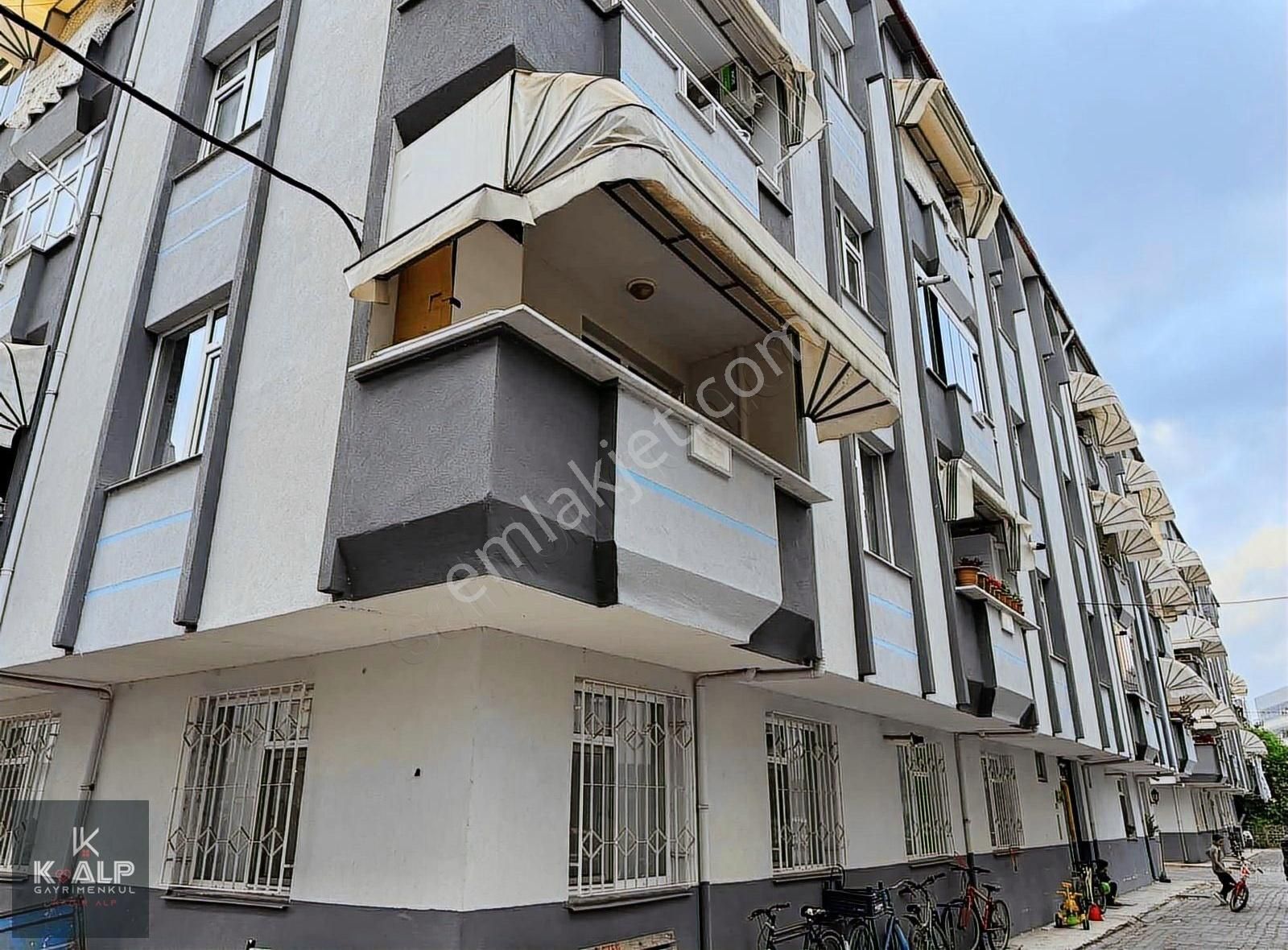 Kalp Satıyor!..utku Sitesinde Fırsat 3+1 Daire Arakatta
