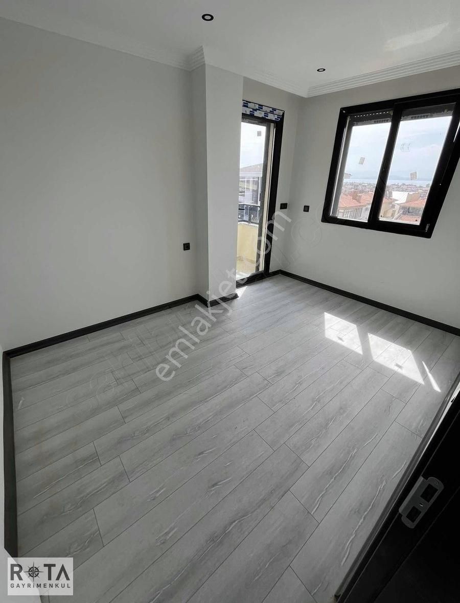 Altınoluk Merkez Sıfır 1+1 Deniz Manzaralı Asansörlü-rota - Görsel 4