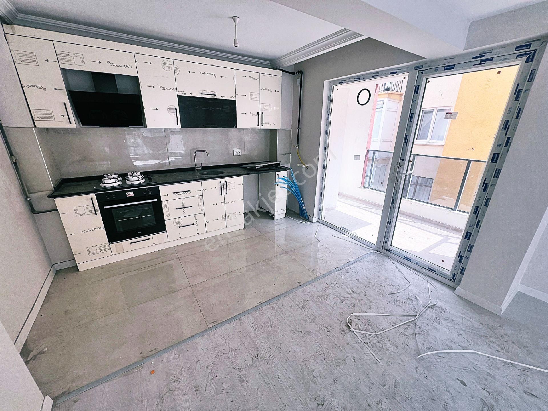 Cihandan Demet Lalede Vatan Cadde Metro Yakını Sıfır Satlık 2+1