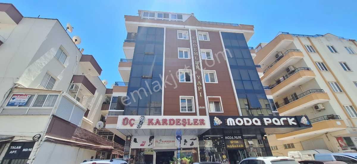 Yeni Mahalle'de Ayrı Mutfaklı 3+1