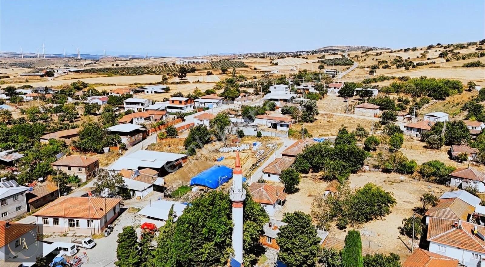 Bal'dan Canbaz'da Satılık Müstakil Ev Ve Arsası 1.668m2
