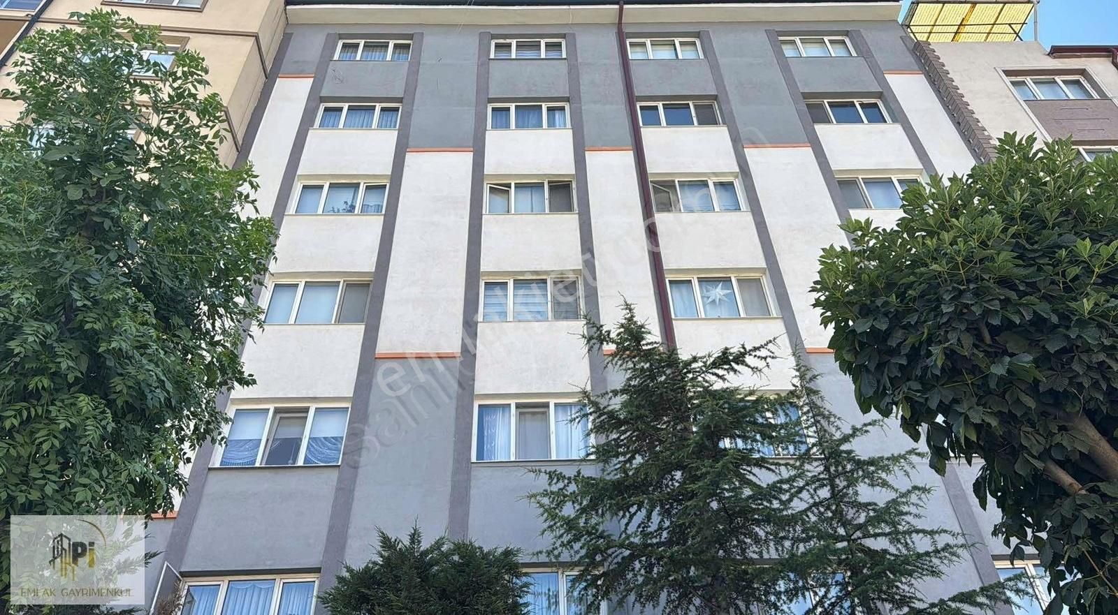 Pi Emlak'tan Cadde Üzeri Arakat Çift Cephe Balkonlu Asansörlü