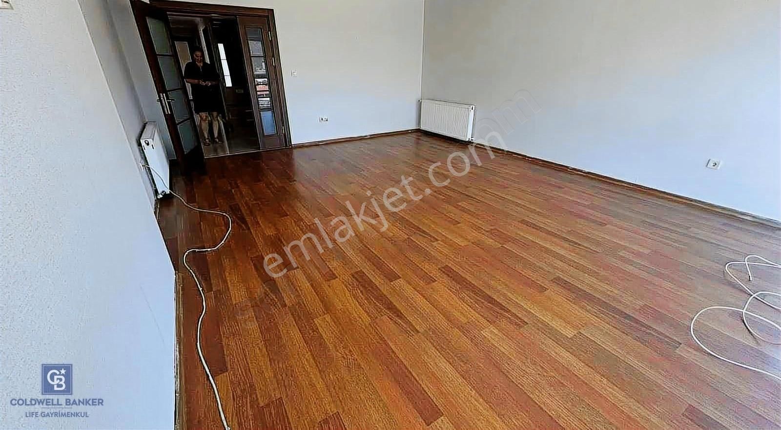 Karşıyaka Örnek Köyde Ebeveyn Banyolu Kiralık Geniş 3+1 Daire