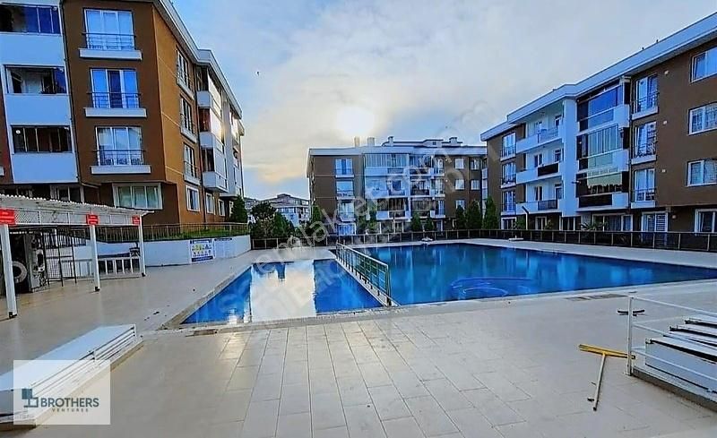 Brothersdan Havuzlu Sitede 155m2 3+1 Arakat İskanlı Daire