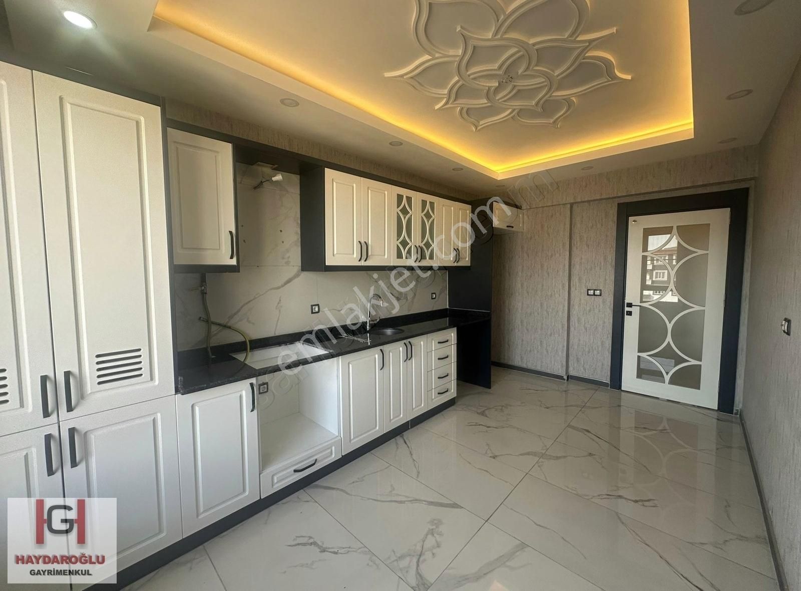 Karacaahmet Mah'de Site İçerisinde Lüx 3+1 Satılık Daire