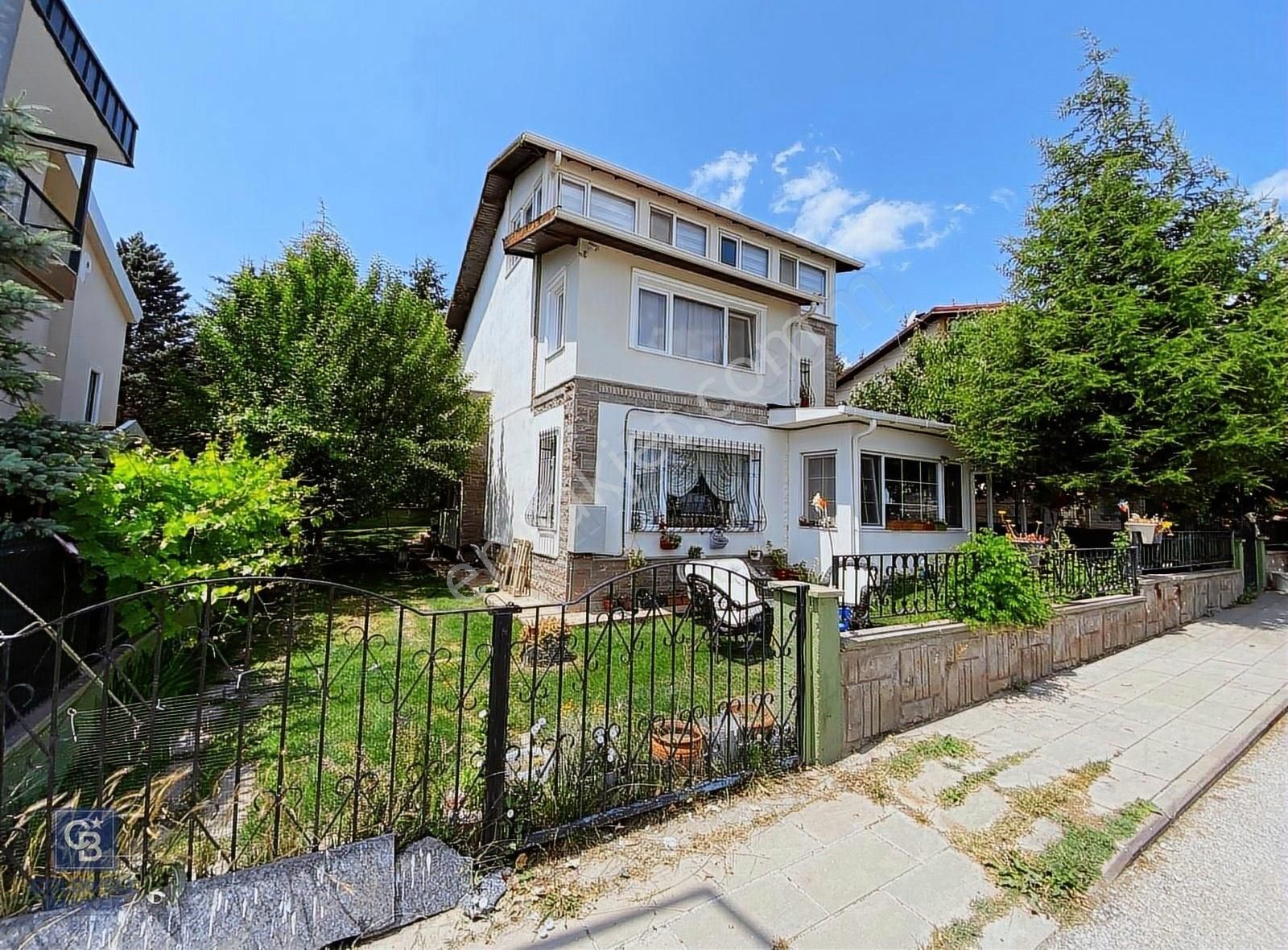 Gölbaşı Karşıyaka'da Eşyalı 250 M² Net Oturum Kiralık Villa