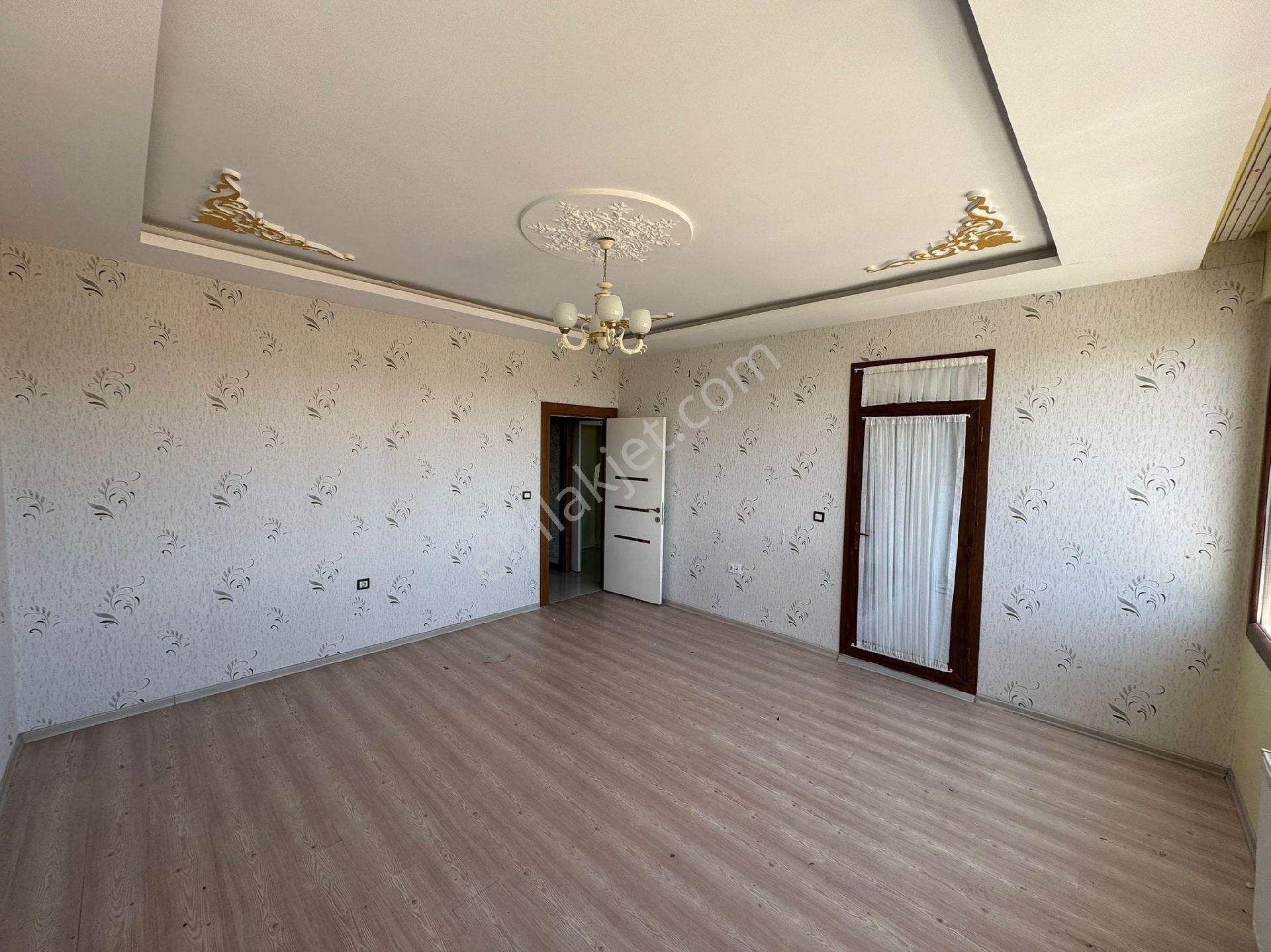 Havaalanı Kavşağında **acil Satılık** 3+1 Lüks Daire