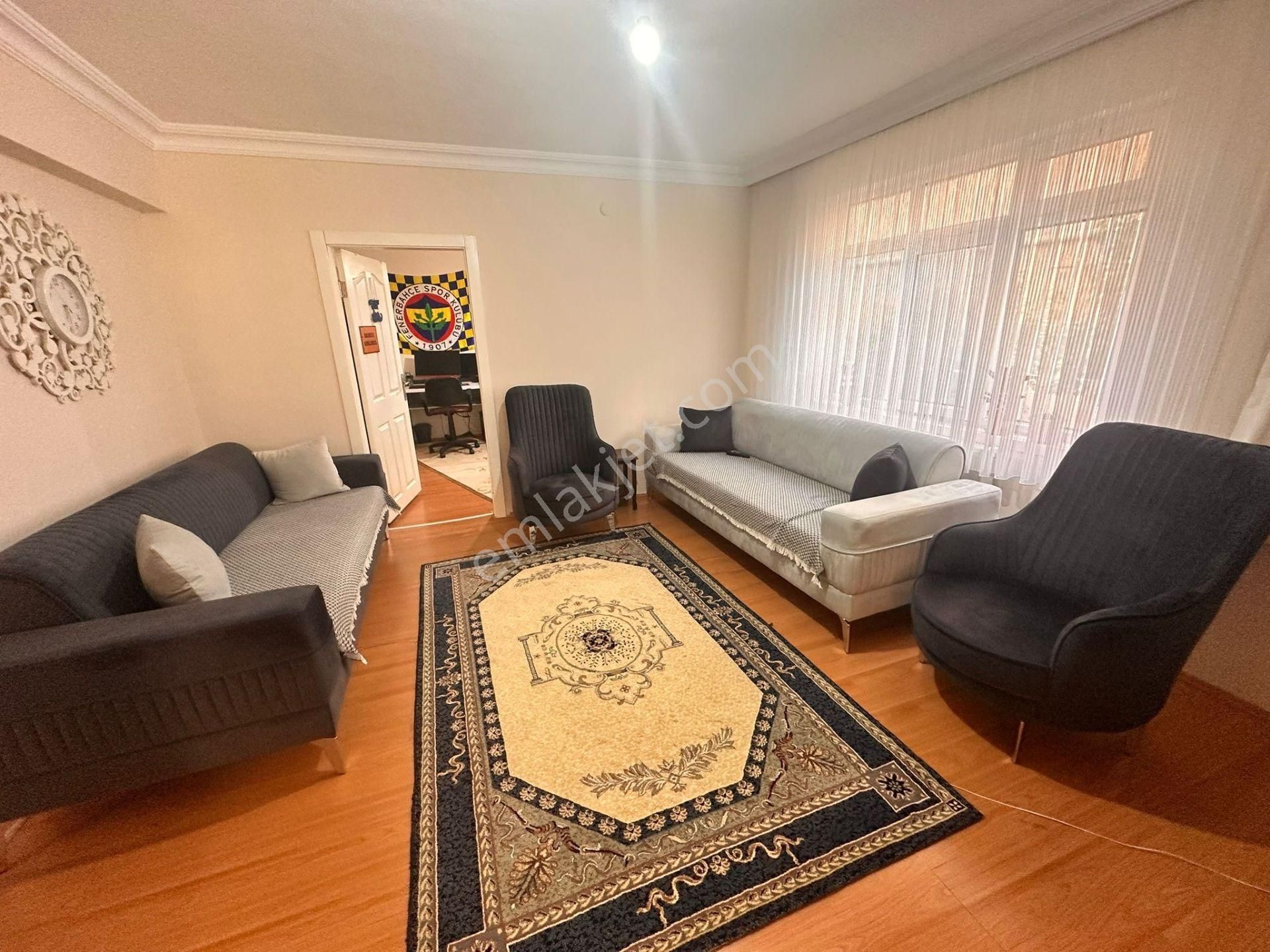 Çiçekli'de Yunus Emre Caddesi Yakını 3+1 Geniş Güney Cephe