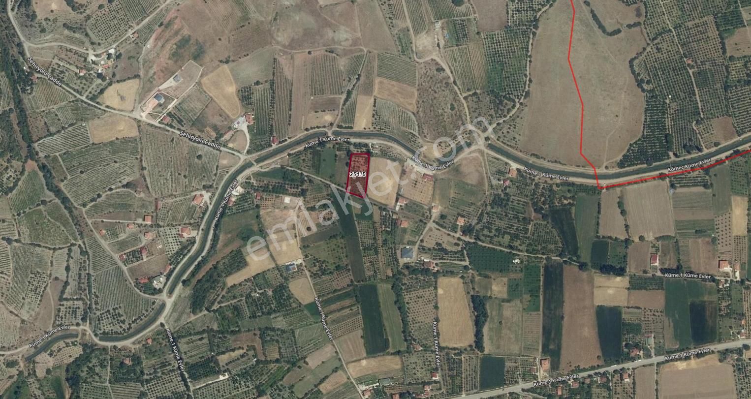 Emirseyit Bahçelievler'de Kanal Yanında Su, Elektrik Yanında Satılık Tarla