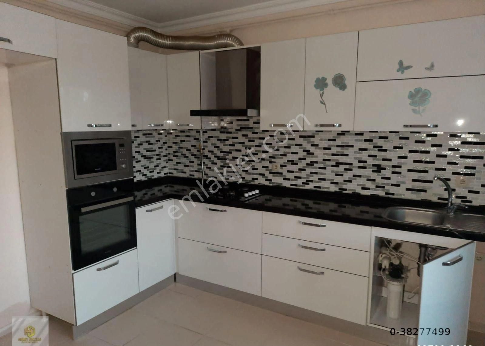 Yeşiltepe Mahallesinde Alınca Caddesi Yakını Satılık 3+1 Daire