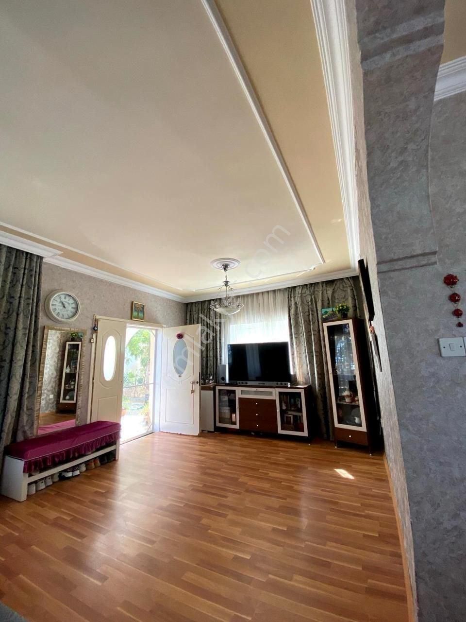 Girne Lapta Bölgesinde Satılık Eşdeğer Koçanlı Büyük Bahçeli 3+1 Duplexs Villa - Görsel 2