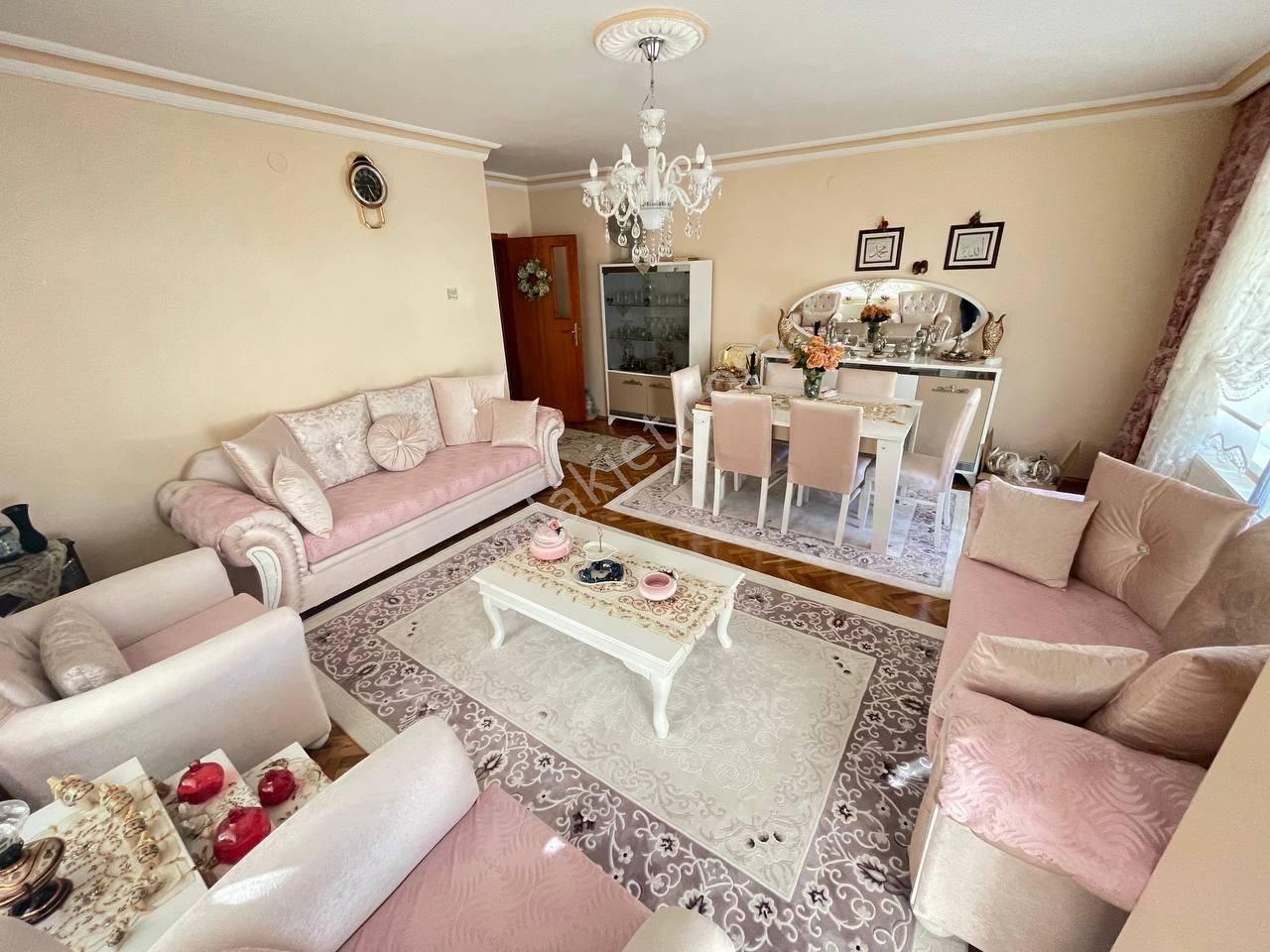 Pursaklar Kalecik Emlak'tan Merkezde 135 M2 3+1 Kaçırılmıyacak Fırsat !