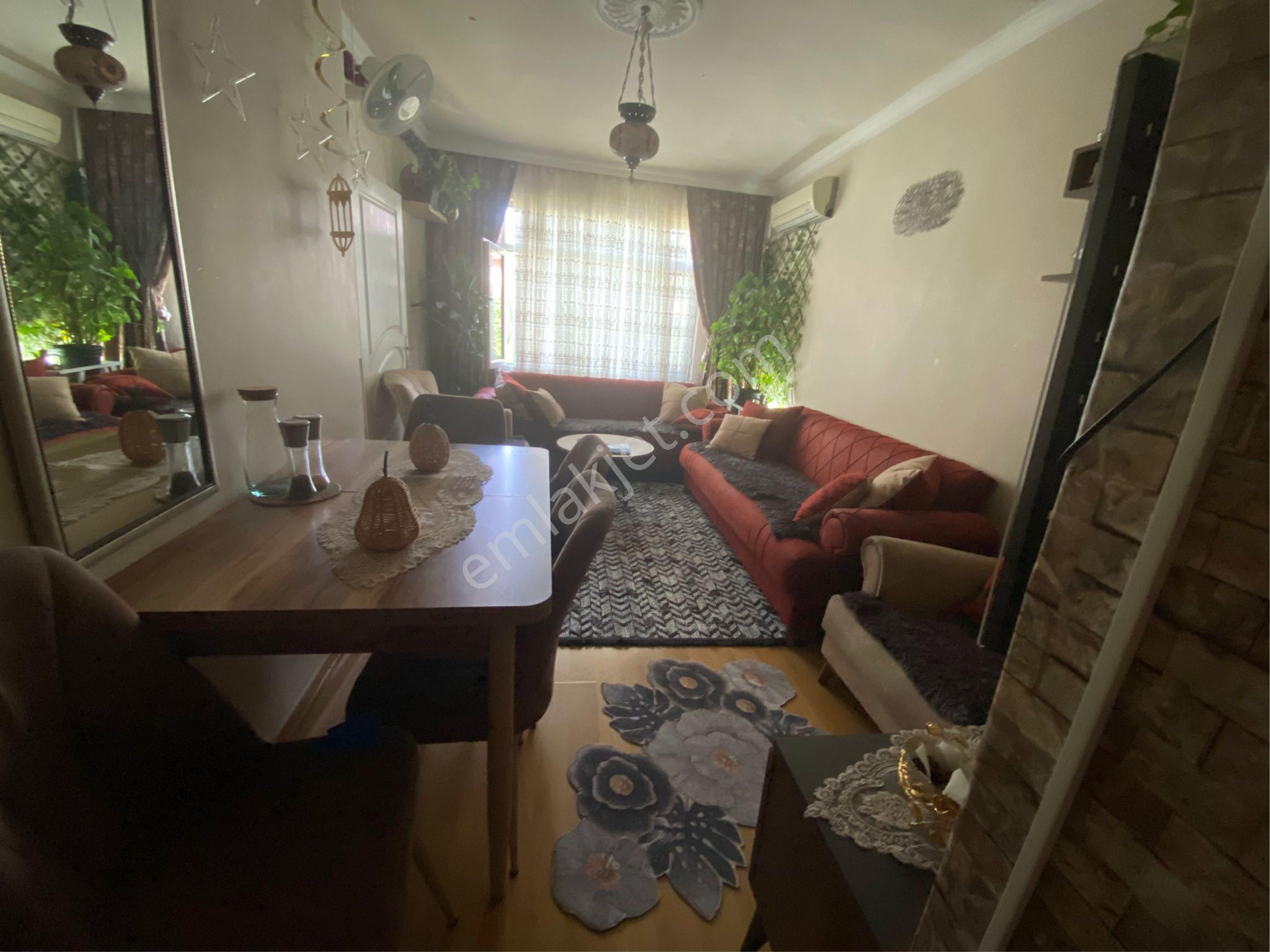 Ecem Emlaktan Kocamustafapaşa Silivrikapı Mevkiin De 70m2 Temiz