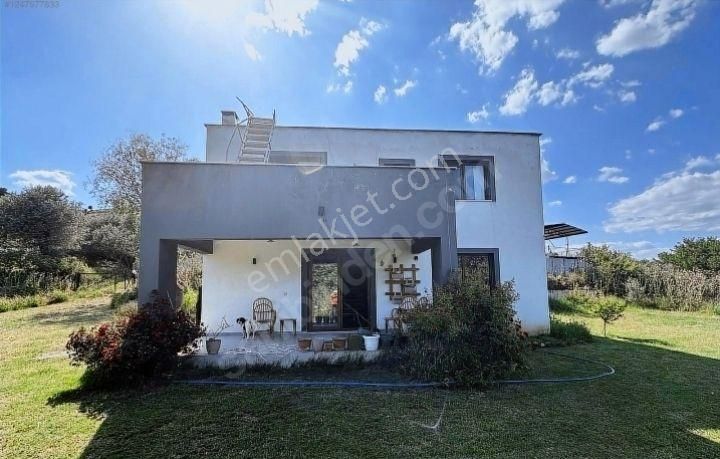 Doğa İçinde,merkeze 5 Dakika Mesafede Bahçeli Villa.