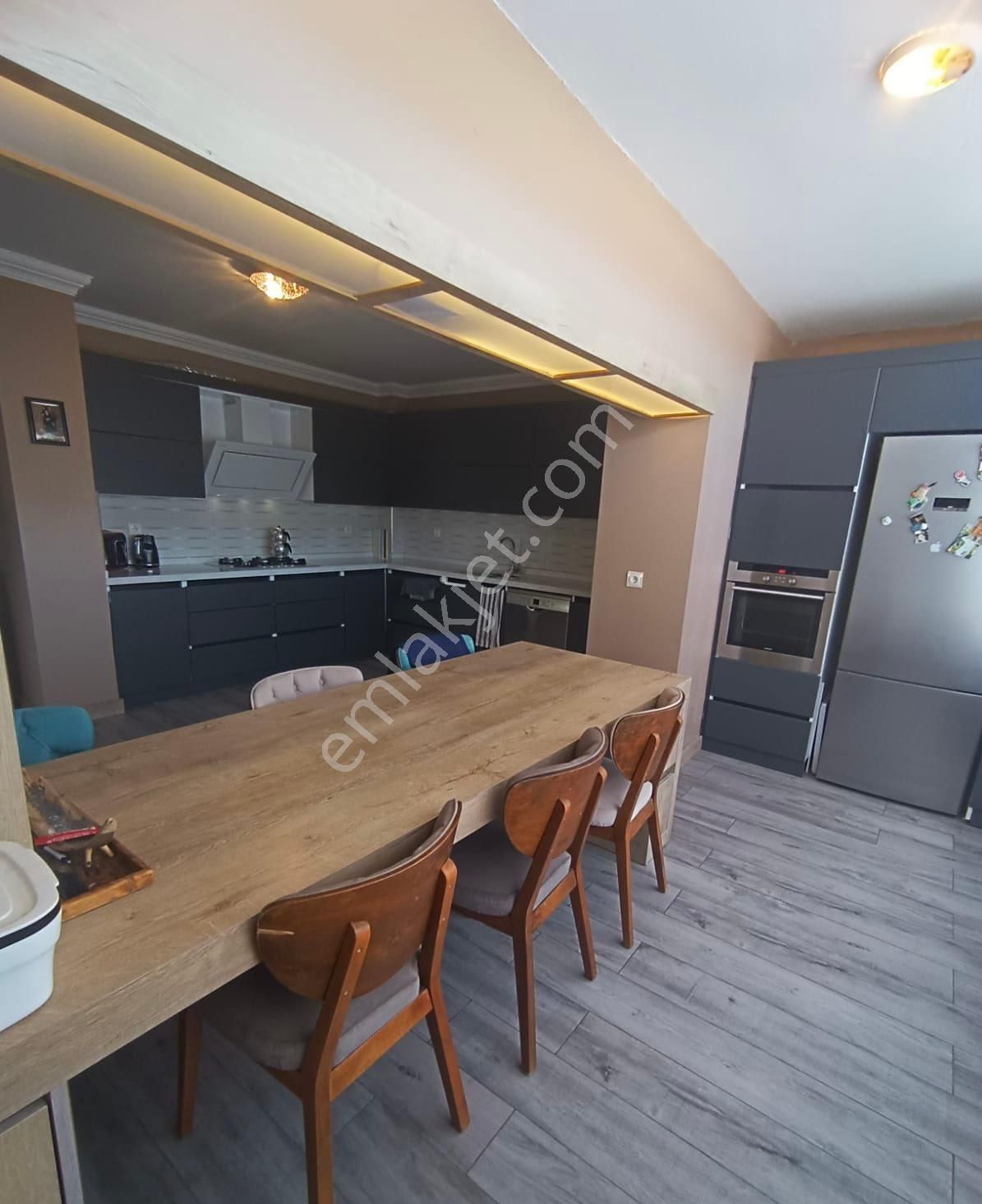 Şifahane Mahallesinde Önü Açık Site İçerisinde Dubleks Daire