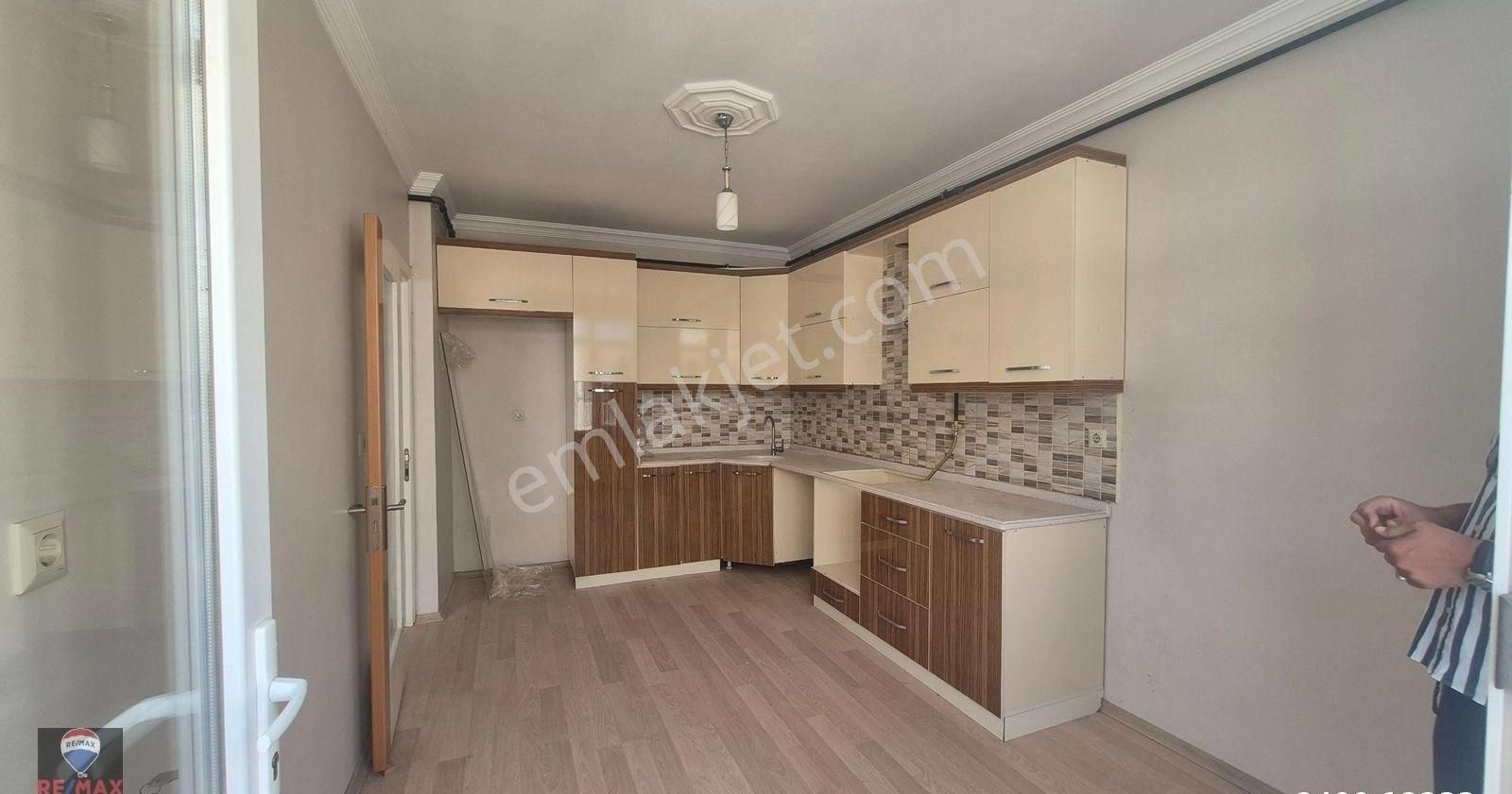 Çarşı İçinde Ara Kat, Bakımlı, Doğalgazlı, 4+1