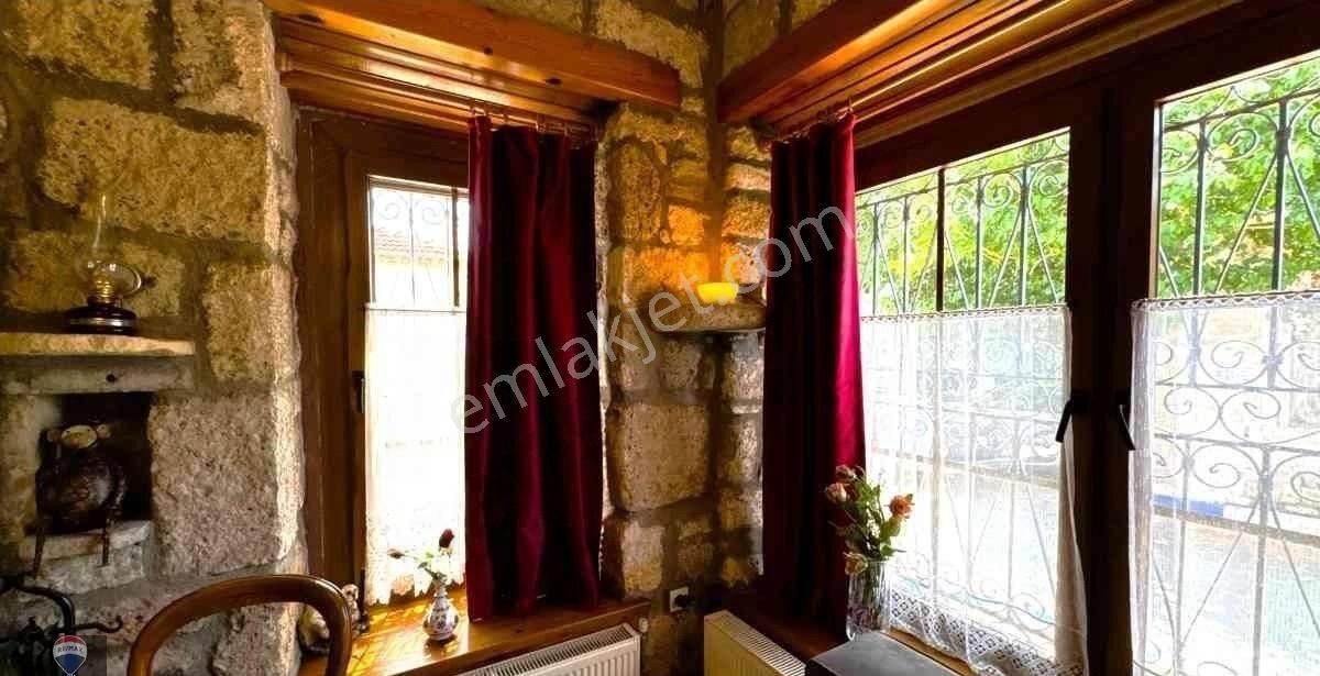 Foça Merkezde Tarihi Tescilli Taş Ev ;butik Konsept,özgün Mimari - Görsel 35