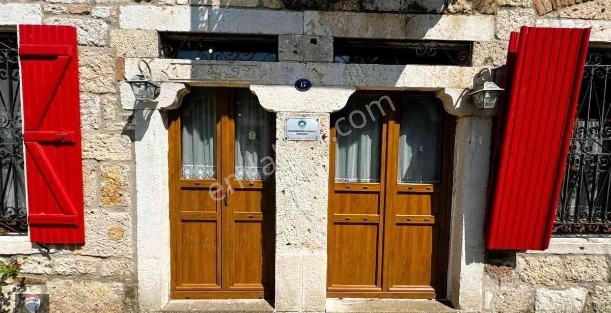 Foça Merkezde Tarihi Tescilli Taş Ev ;butik Konsept,özgün Mimari - Görsel 27