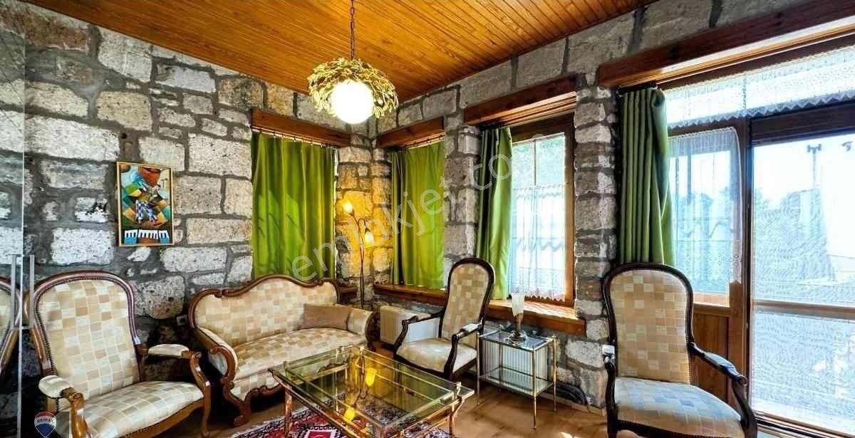 Foça Merkezde Tarihi Tescilli Taş Ev ;butik Konsept,özgün Mimari - Görsel 17