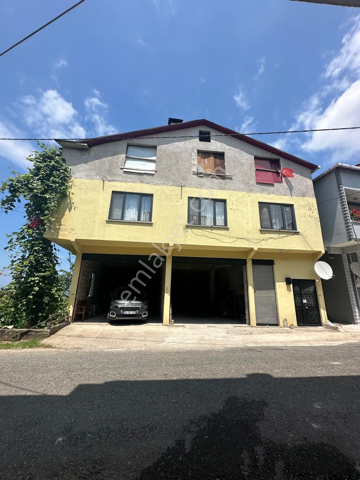 Tirebolu Ortacami Köyünde Satılık Dükkan Ve Daireler