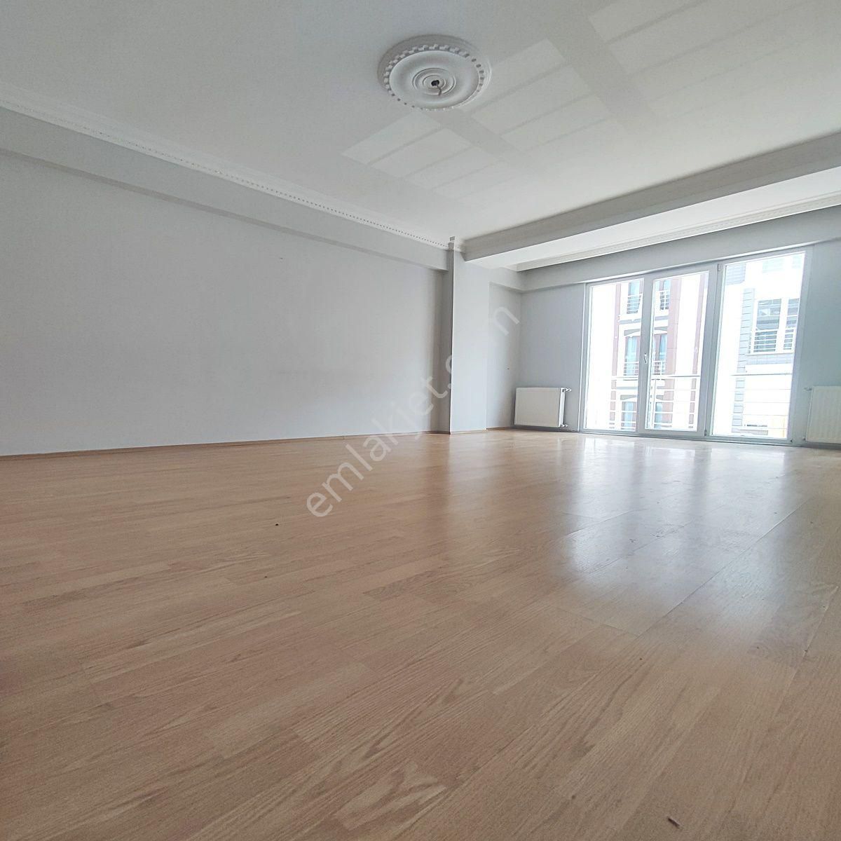 Turgut Özal Mahallesin'de 2+1 100 M² Arakat Metrobüse 6 Dakika !