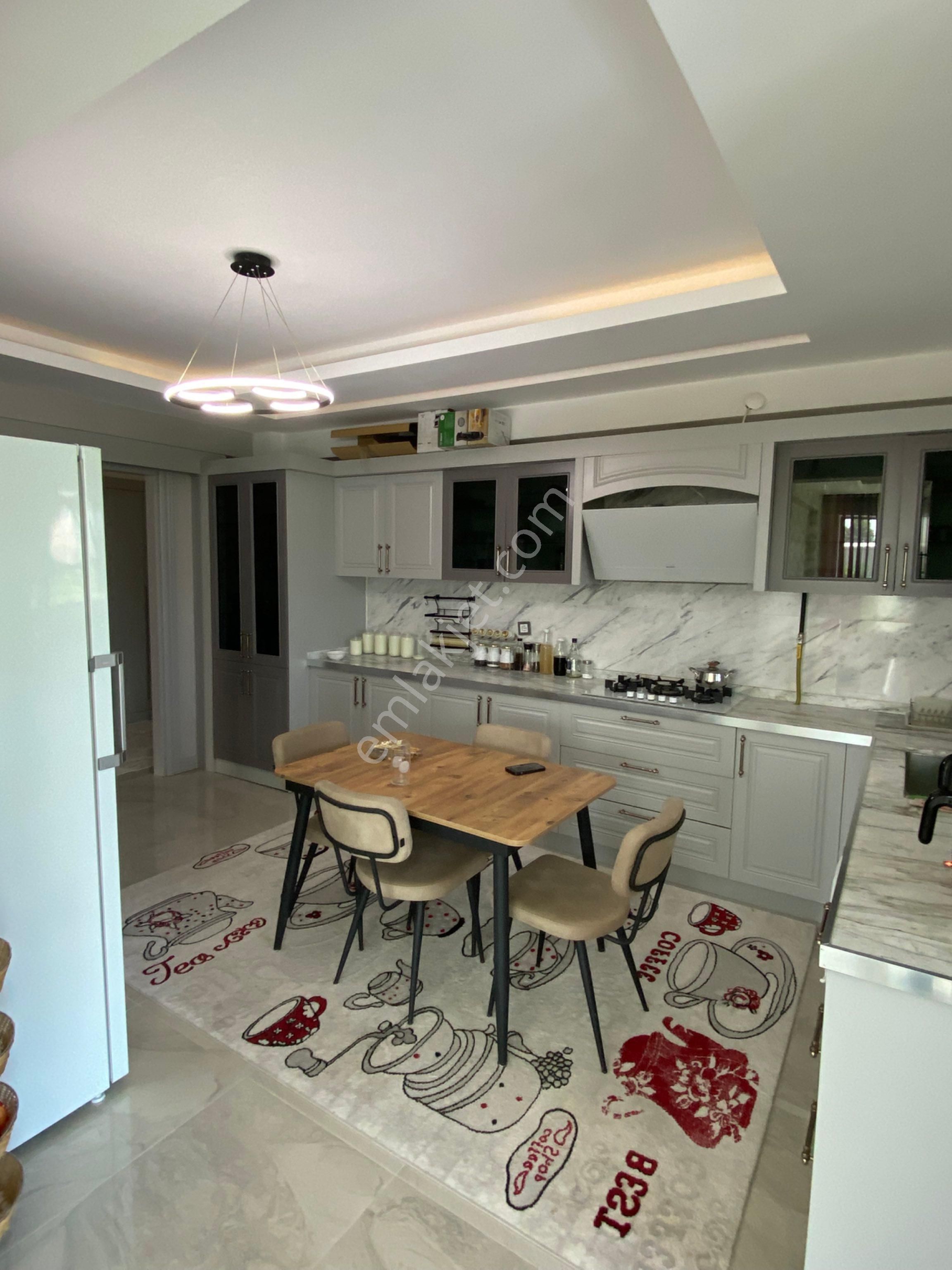 75 Caddesi’nin En İyi İşlek Yerinde 3.5+1 Acil Satılık Daire