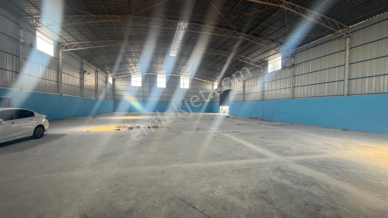 Zorlu Gayrimenkul'den Levent Mah'de 1200m2 Kiralık Depo