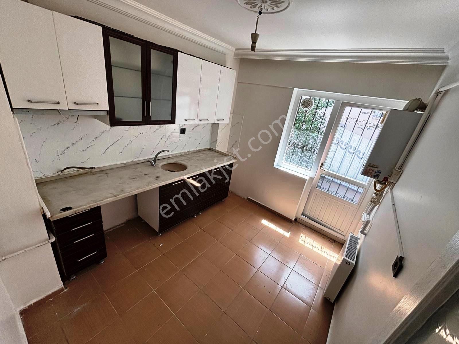 Tuna'dan A.şefik Kolaylı Cad. Üzeri 2+1 Yapılı Y.giriş Daire