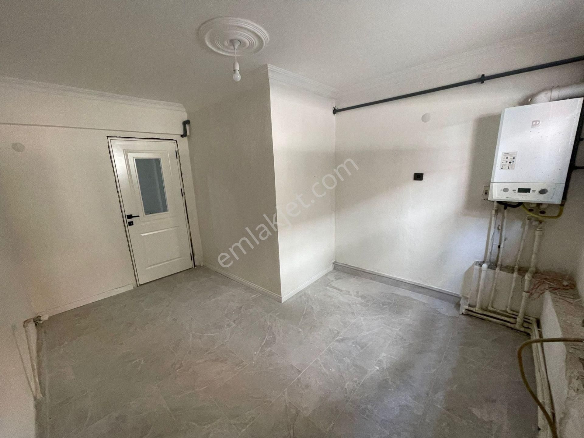 Altıntaşta Doğalgazlı Tadilatlı 2+1 Geniş Havadar Yarı Bodrum