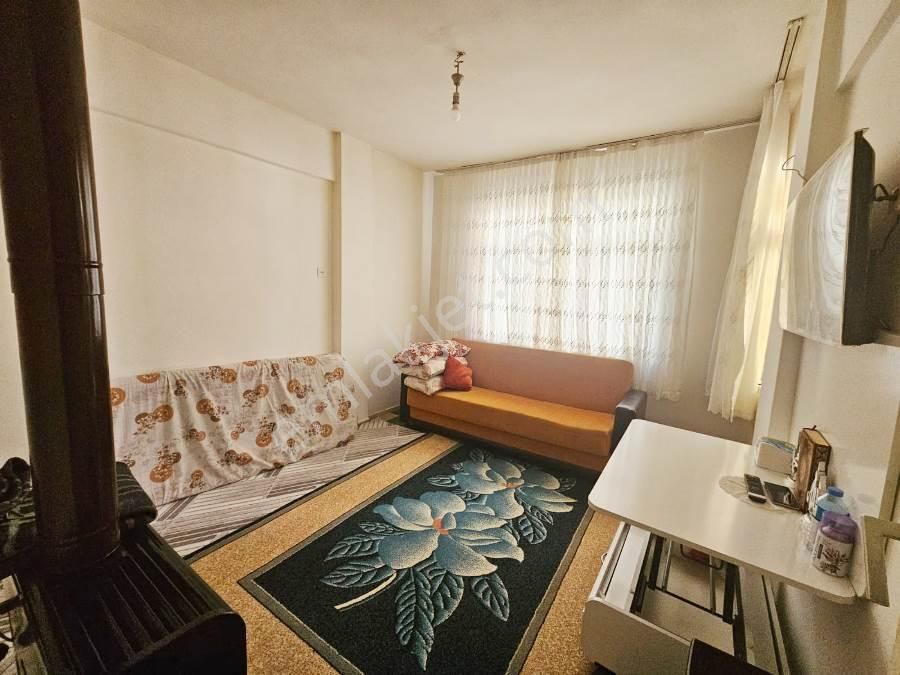 Bahçelievler Yenibosna Fevzi Çakmak'ta Satılık 2+1 Daire