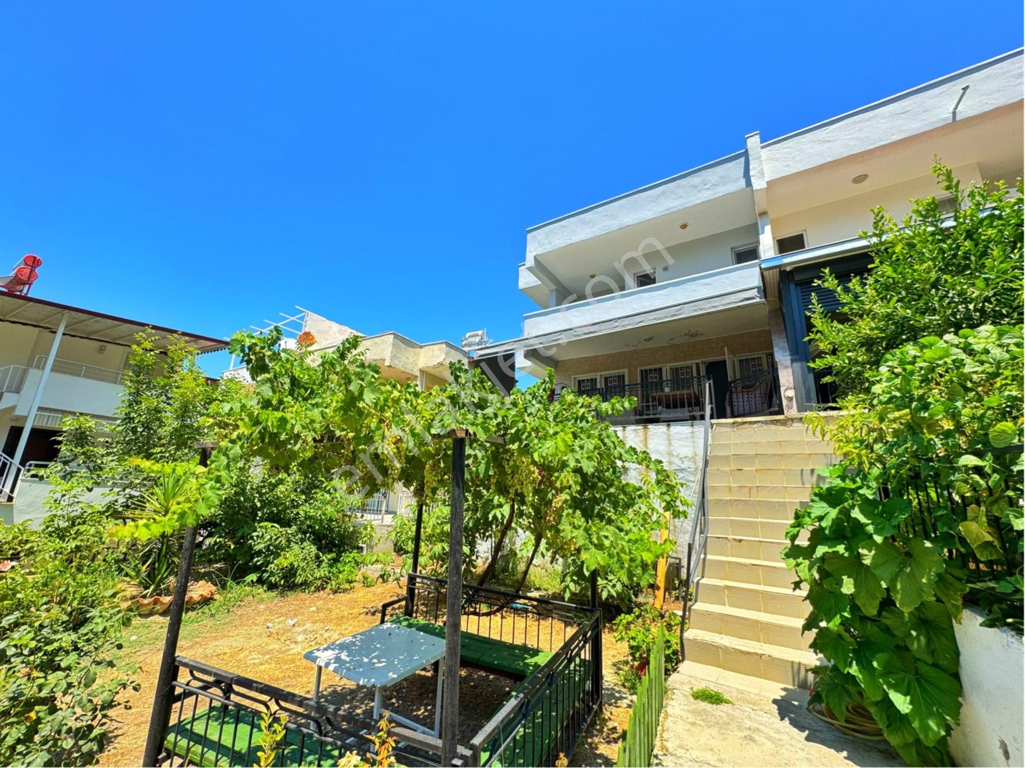 Kuşadası Merkeze Yakın 4+1 Havuzlu Sitede Masrafsız Havuzlu Sitede Villa