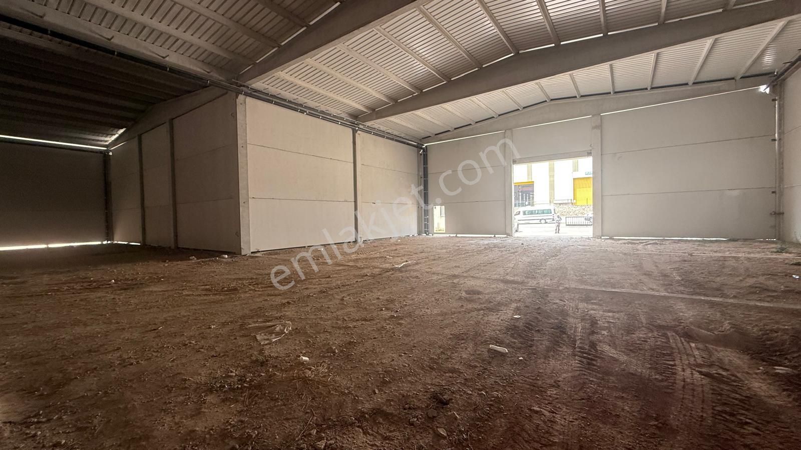 Zorlu Gayrimenkul'den Organize'de 4000m2 Aylık Kiralık İş Yeri