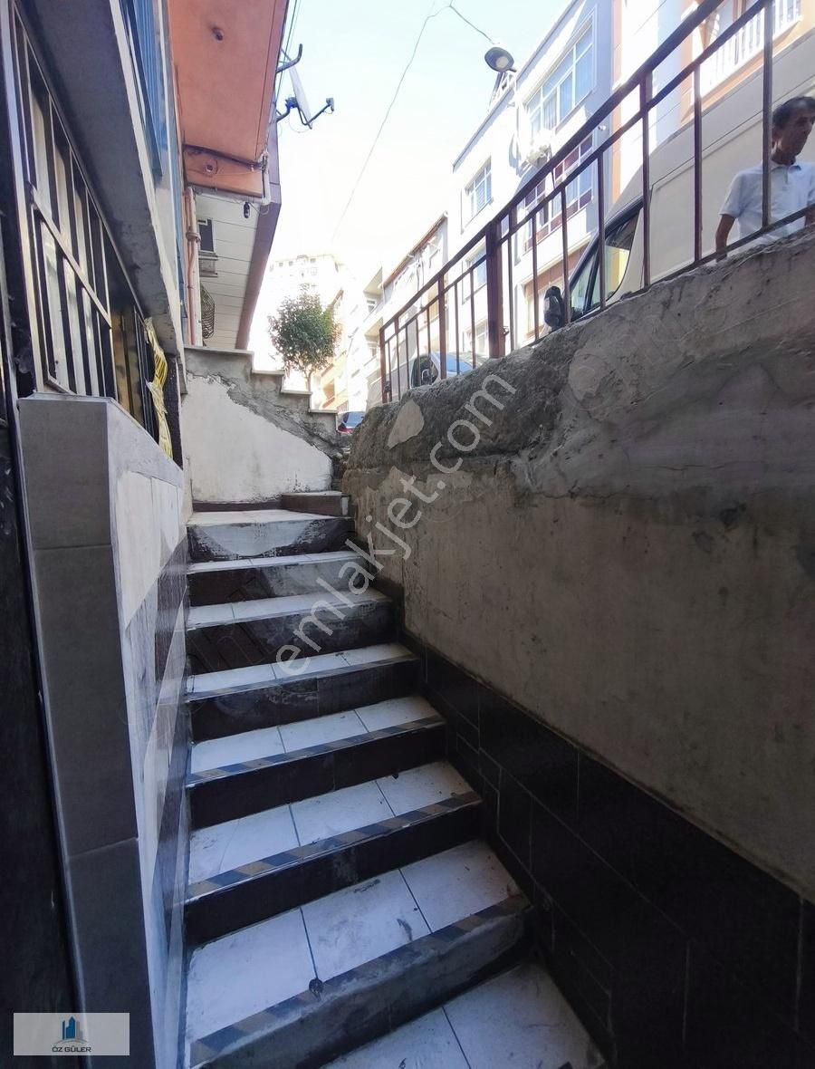 Öz Güler Gayrimenkul'den Geniş Merkezi Konum Kiralık Dükkan